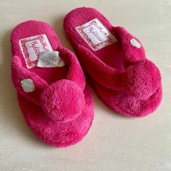 πΊHP!πΊ American Girl Girl's "Be Forever" Fuzzy Fuchsia Pom-Pom Slippers - Picture 1 of 11